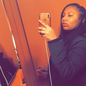 Meet your Posher, Simone